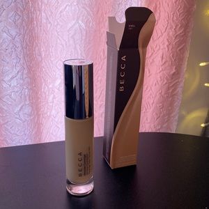 New in box Becca Shell 1W1